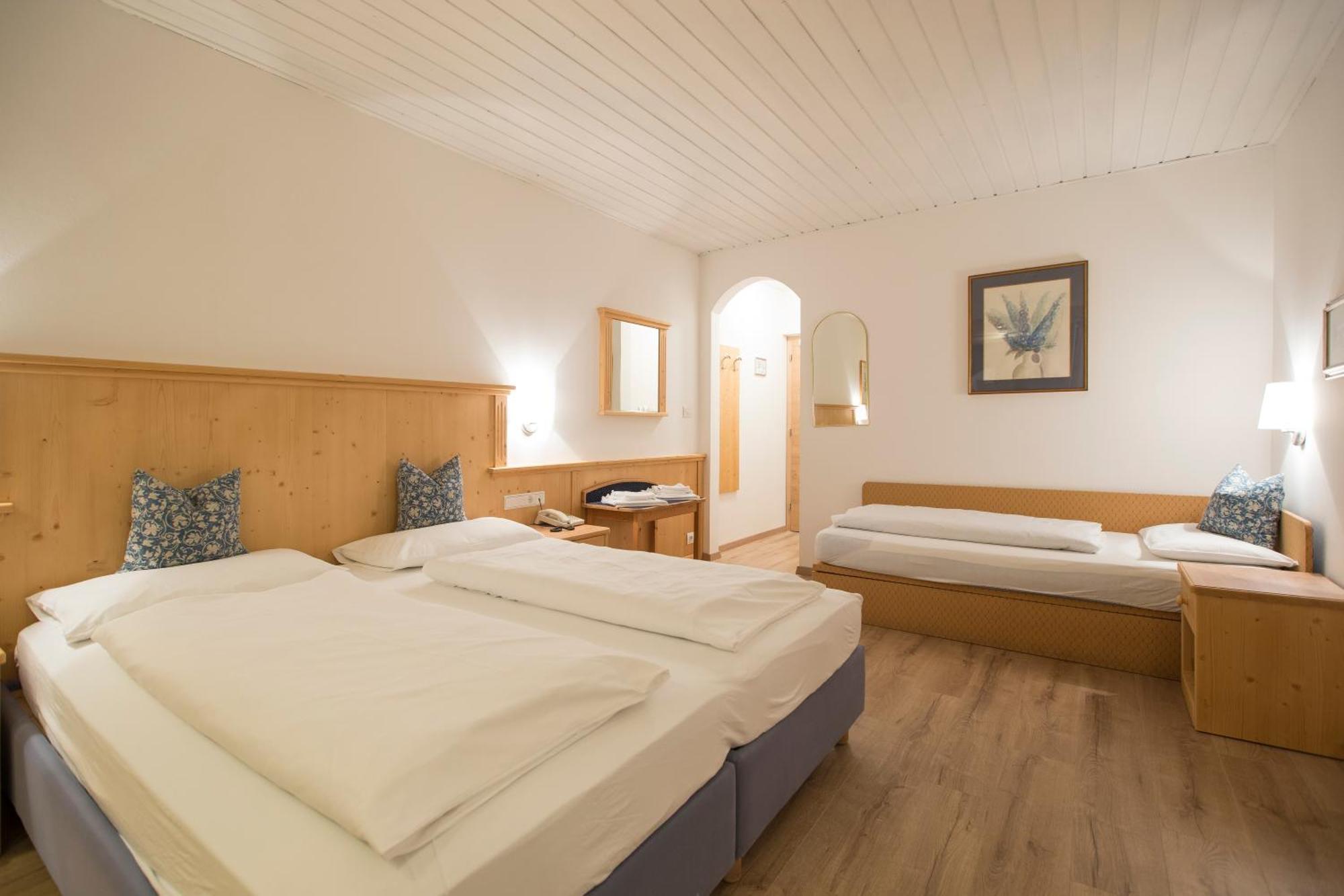 Hotel Krondlhof Brunico Habitación foto